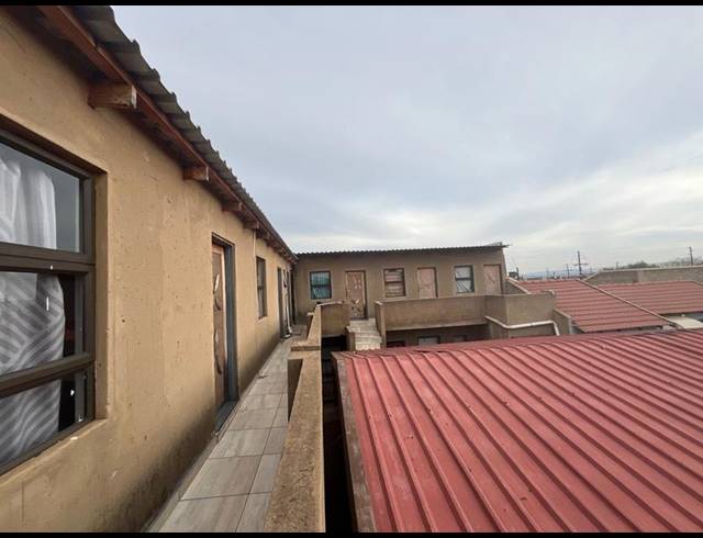 12 BEDROOM HOUSE FOR SALE IN PROTEA GLEN EXT